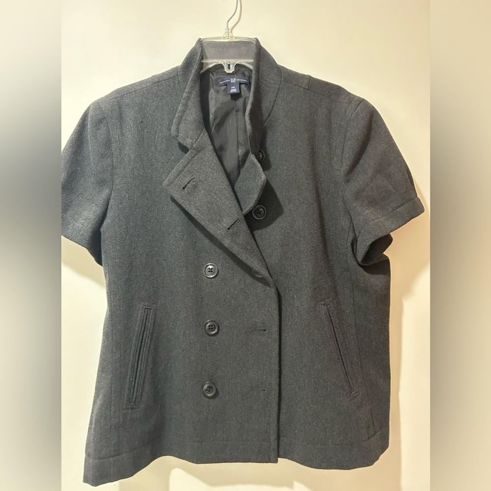 Gap women’s short sleeve jacket, size XXL, dark grey
